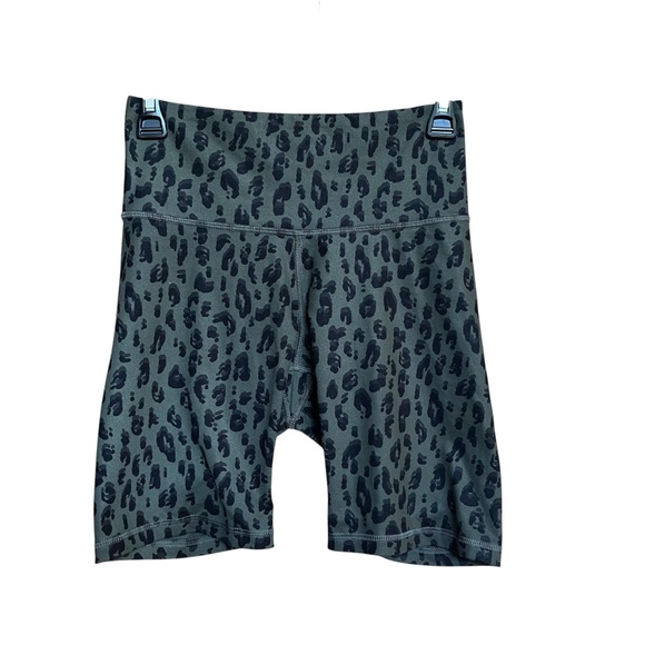 Old Navy Green Leopard Print Biker Athletic Shorts size small - Picture 1 of 5